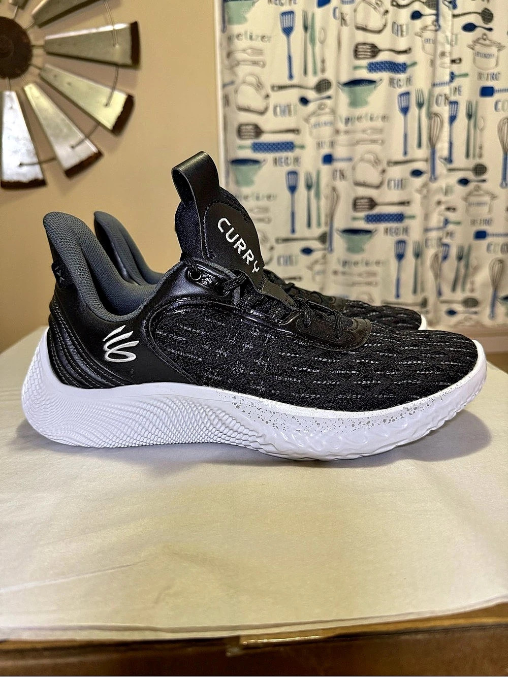 Under Armour Curry 3Z 3 Athletic Shoes Black & White US 10.5 Like New